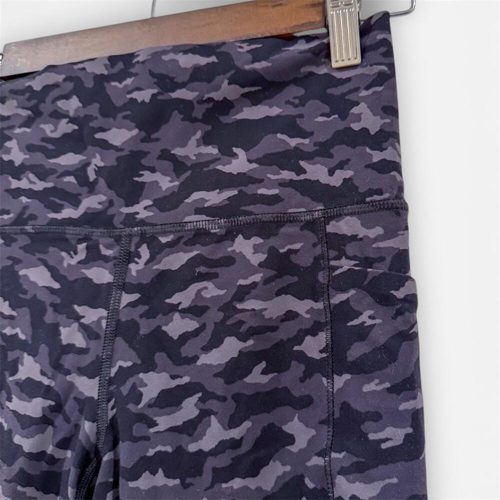 ATHLETA Salutation Stash 3/4 Capri Tight Black Gray Camo Print Small EUC - Picture 4 of 6